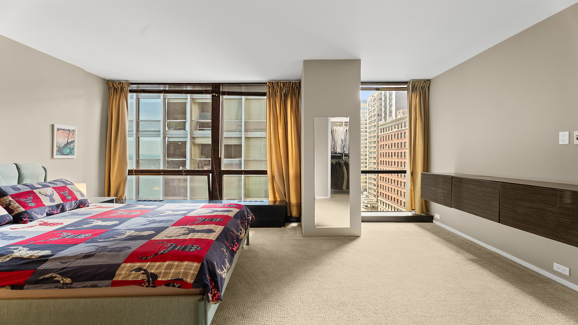 910 N Lake Shore Drive Unit: 1016