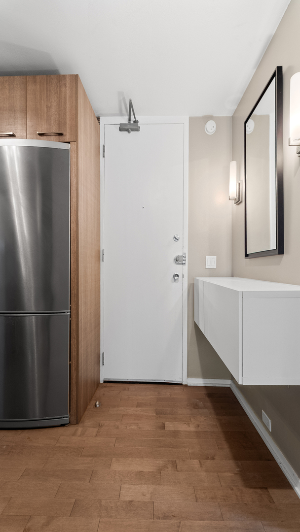 910 N Lake Shore Drive Unit: 1016