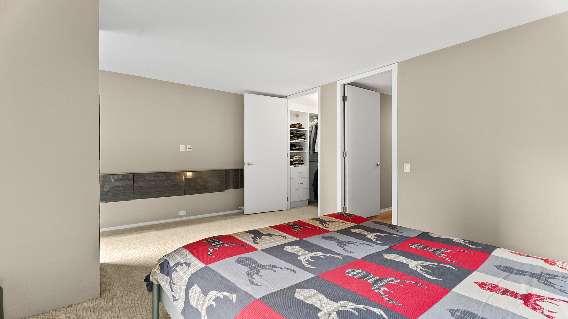 910 N Lake Shore Drive Unit: 1016