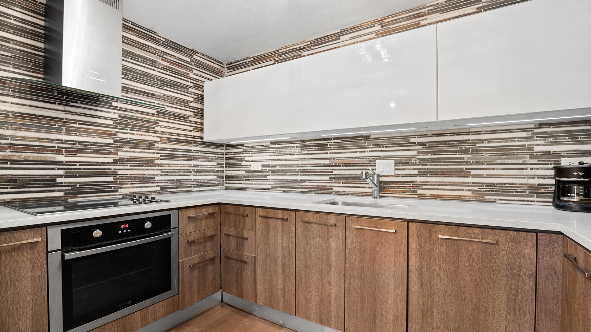 910 N Lake Shore Drive Unit: 1016