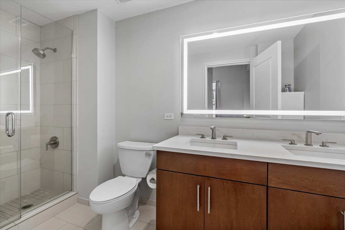 850 N Lake Shore Drive Unit: 408