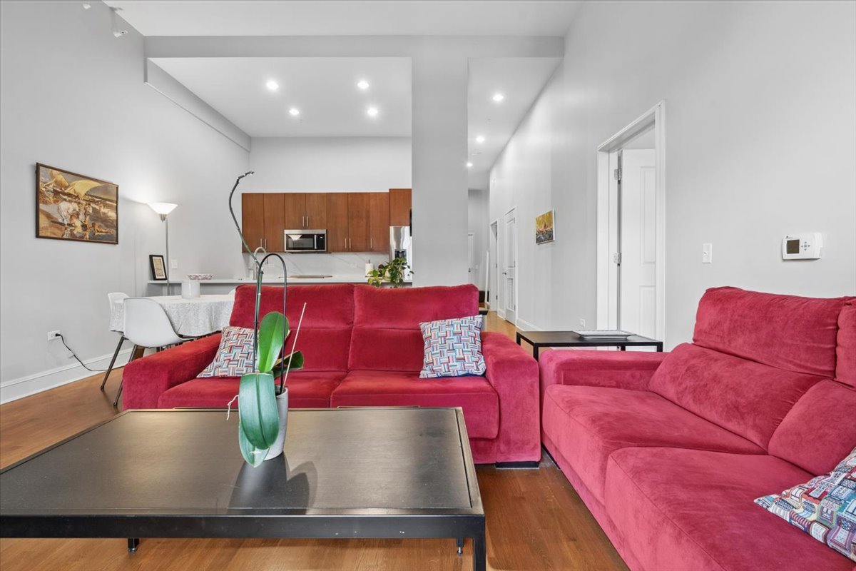 850 N Lake Shore Drive Unit: 408