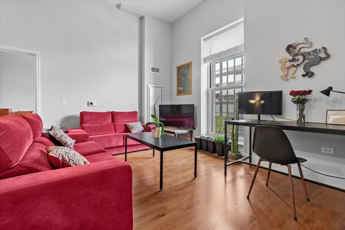 850 N Lake Shore Drive Unit: 408