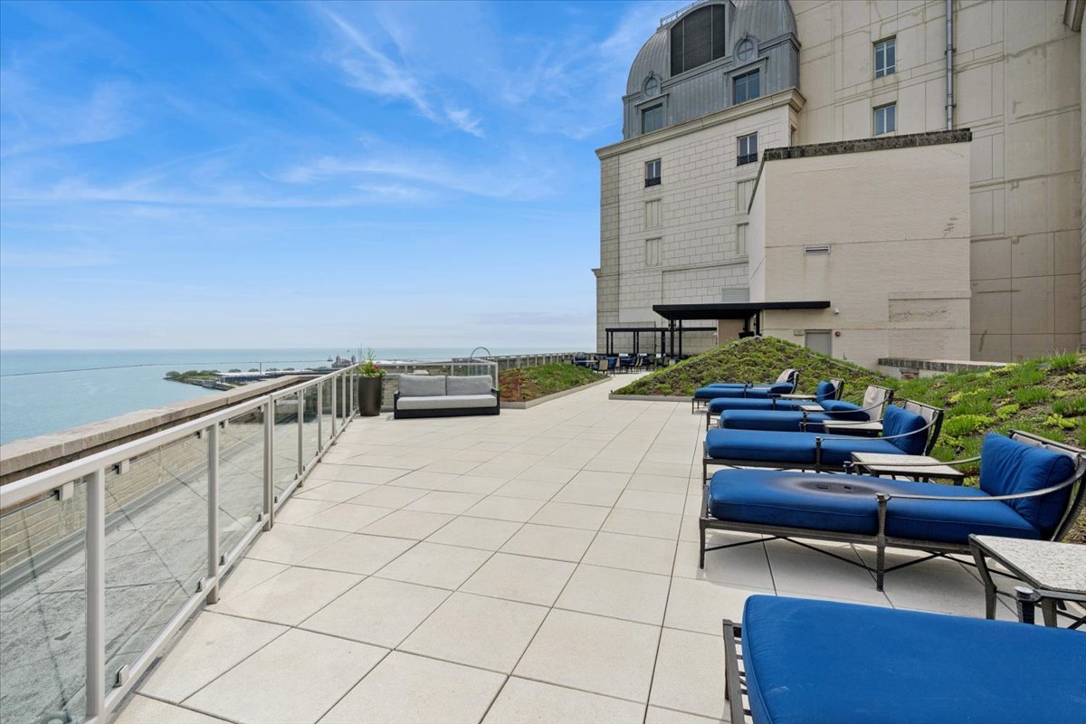 850 N Lake Shore Drive Unit: 408
