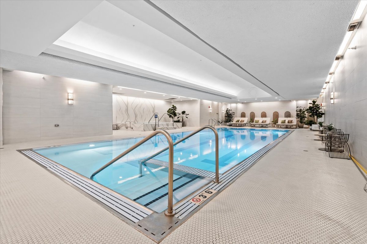 850 N Lake Shore Drive Unit: 408