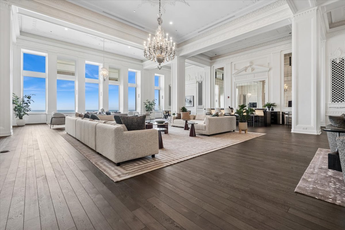850 N Lake Shore Drive Unit: 408