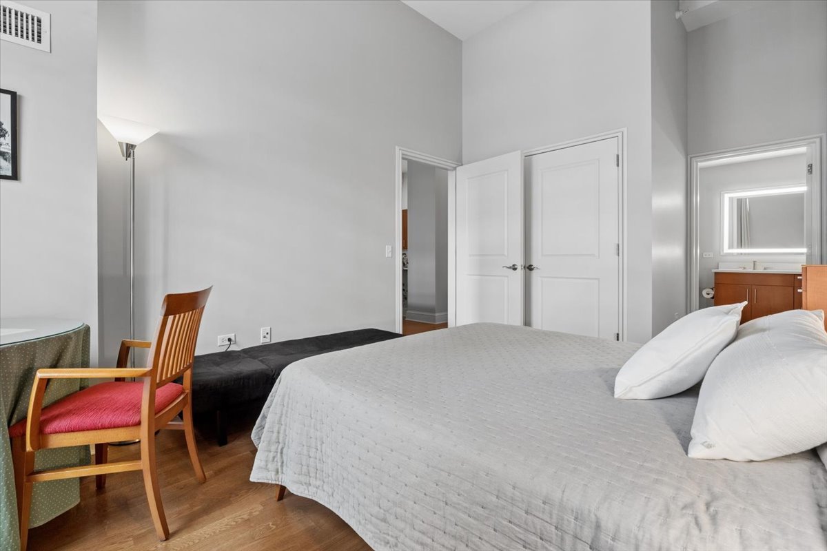 850 N Lake Shore Drive Unit: 408