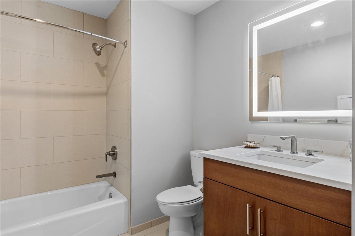 850 N Lake Shore Drive Unit: 408
