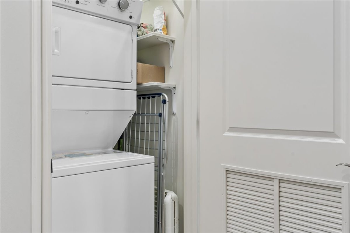 850 N Lake Shore Drive Unit: 408