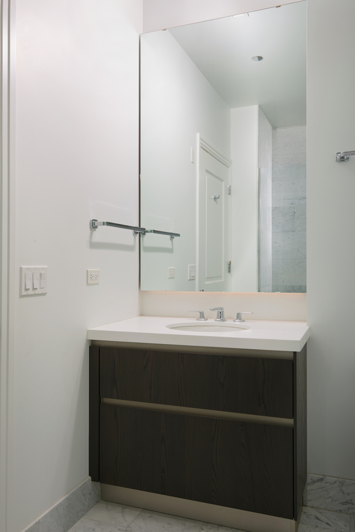 363 E Wacker Drive Unit: 5701