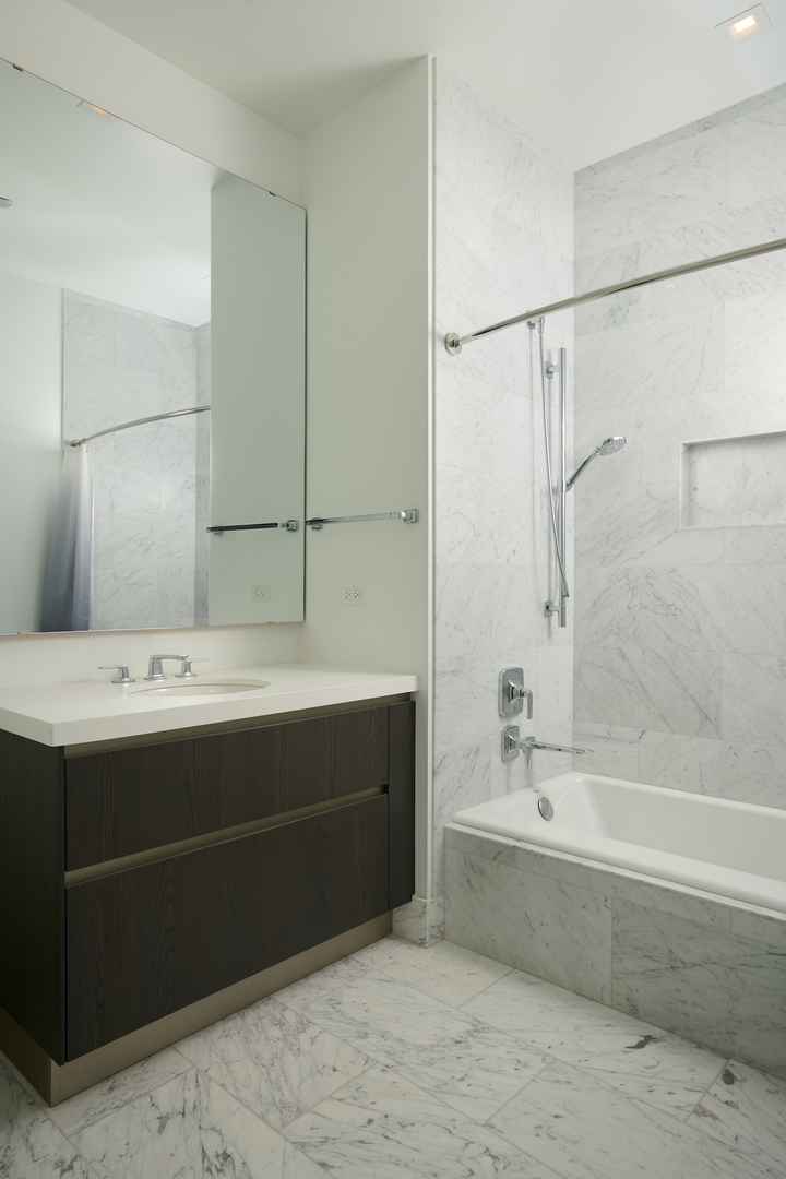 363 E Wacker Drive Unit: 5701