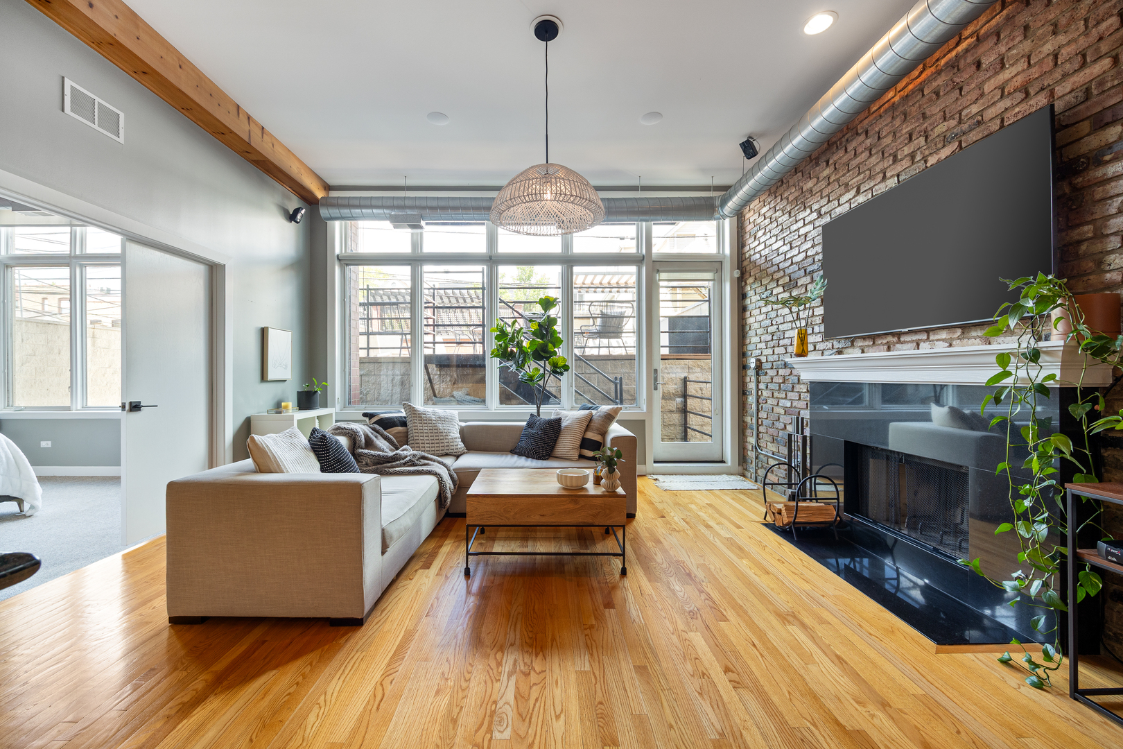 1740 W BELMONT Avenue Unit: 1R