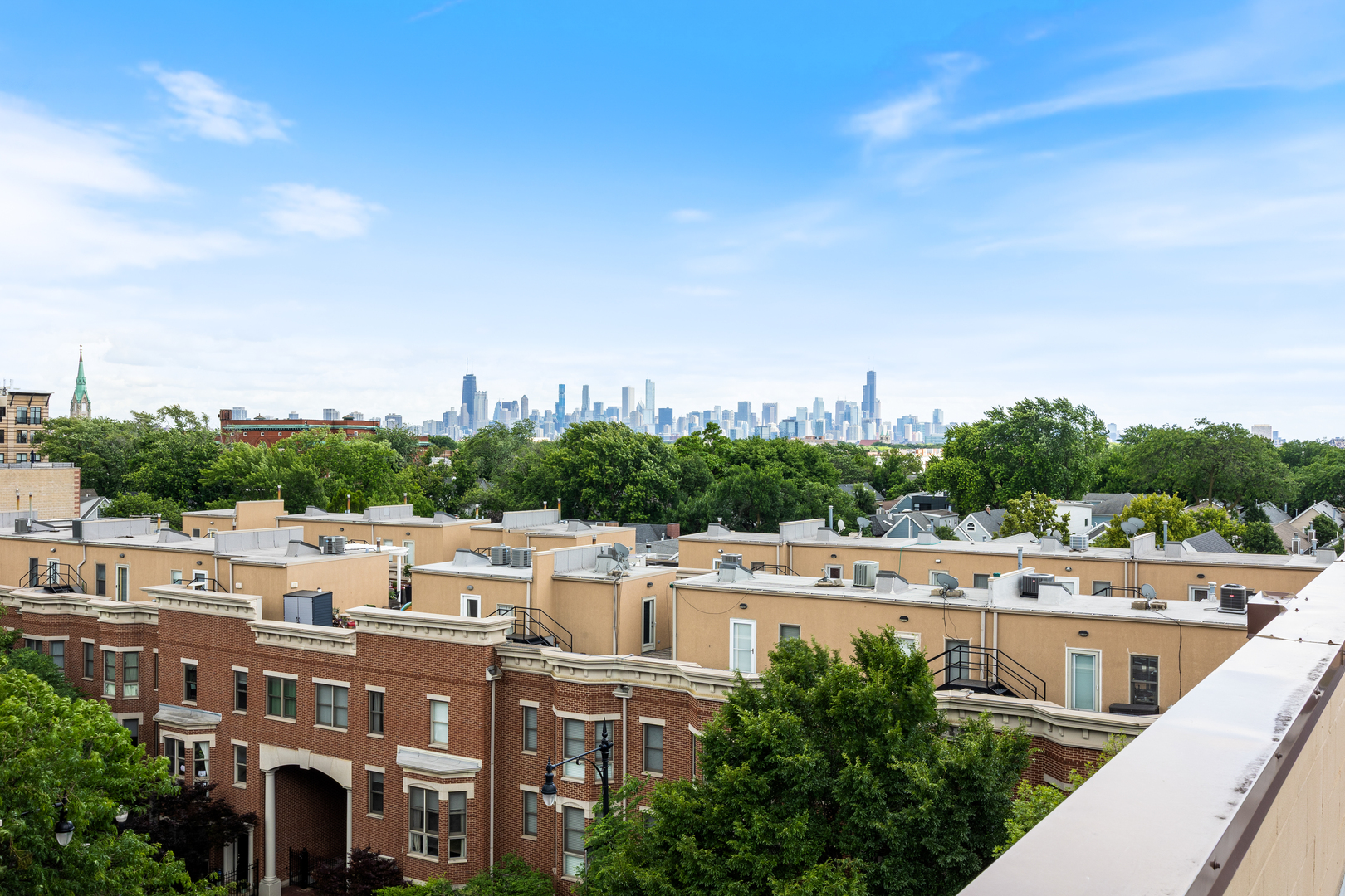 1740 W BELMONT Avenue Unit: 1R