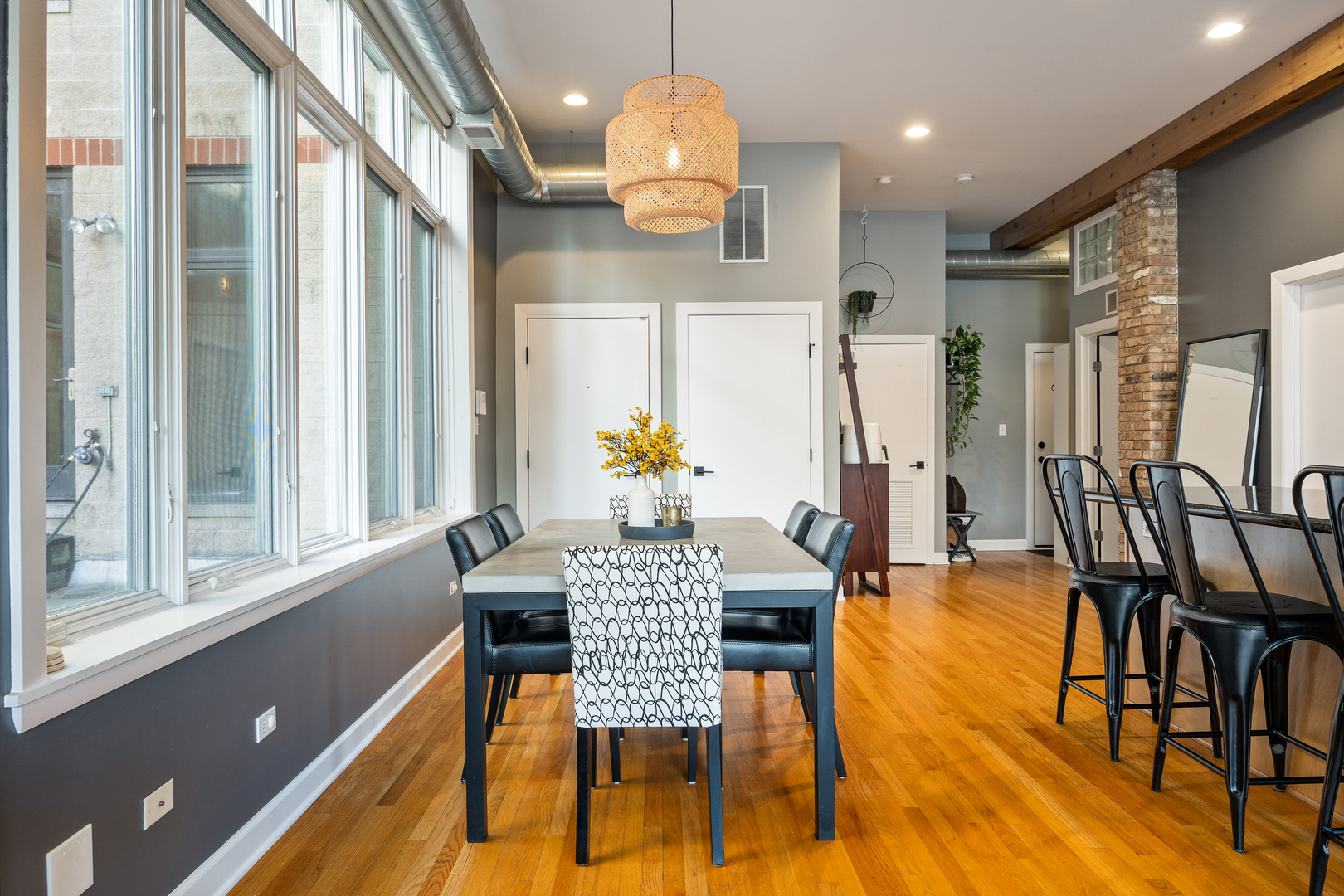 1740 W BELMONT Avenue Unit: 1R
