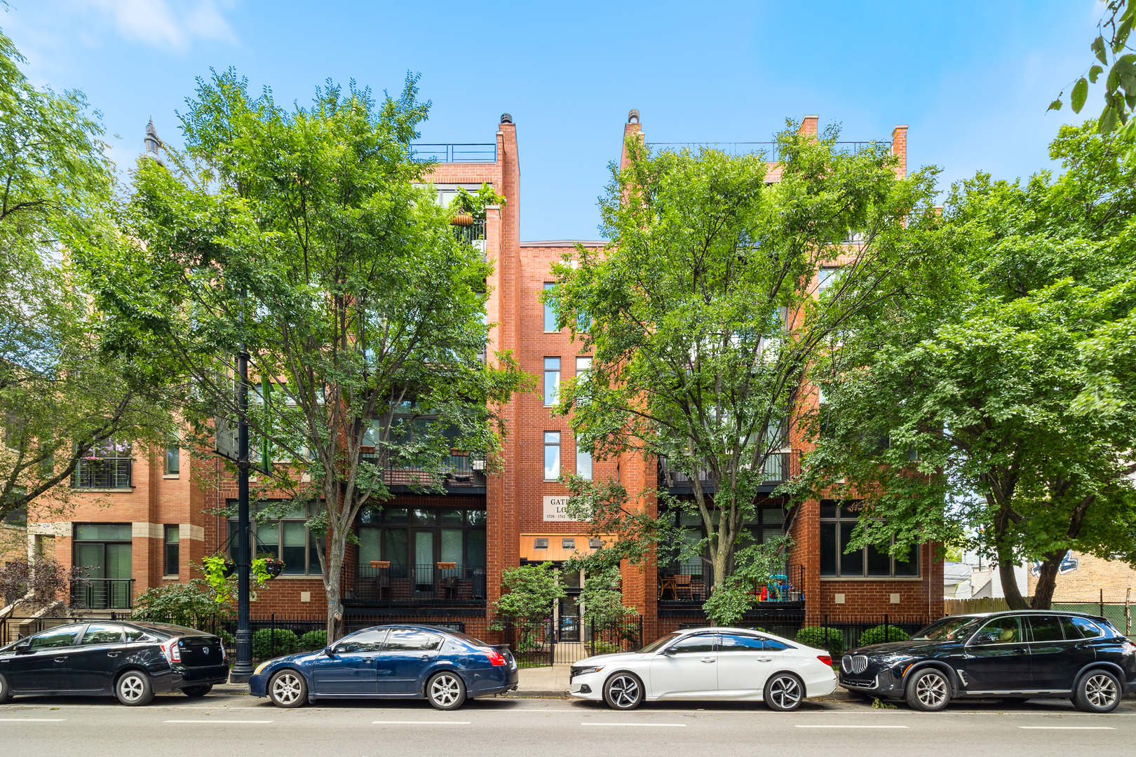 1740 W BELMONT Avenue Unit: 1R