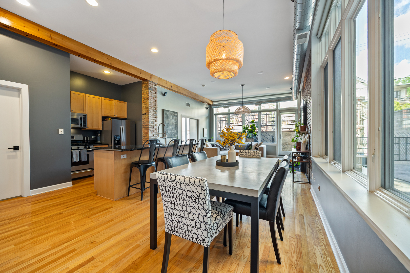 1740 W BELMONT Avenue Unit: 1R