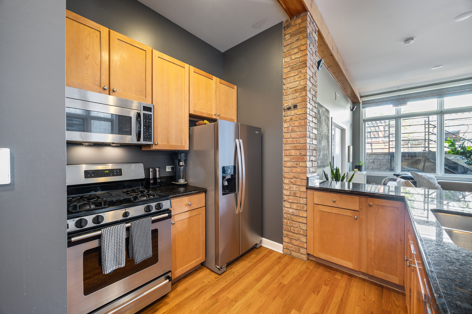1740 W BELMONT Avenue Unit: 1R