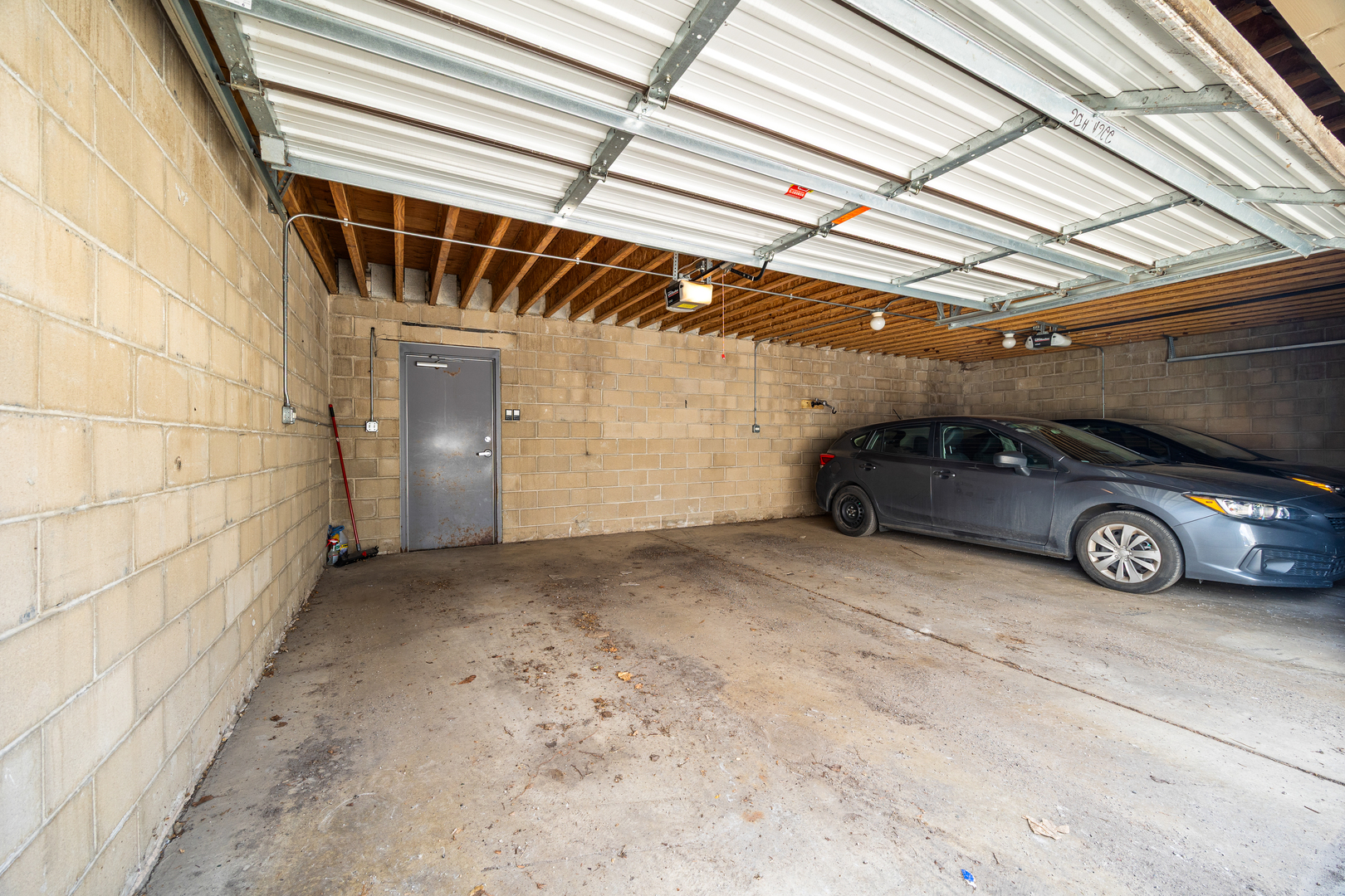 1740 W BELMONT Avenue Unit: 1R