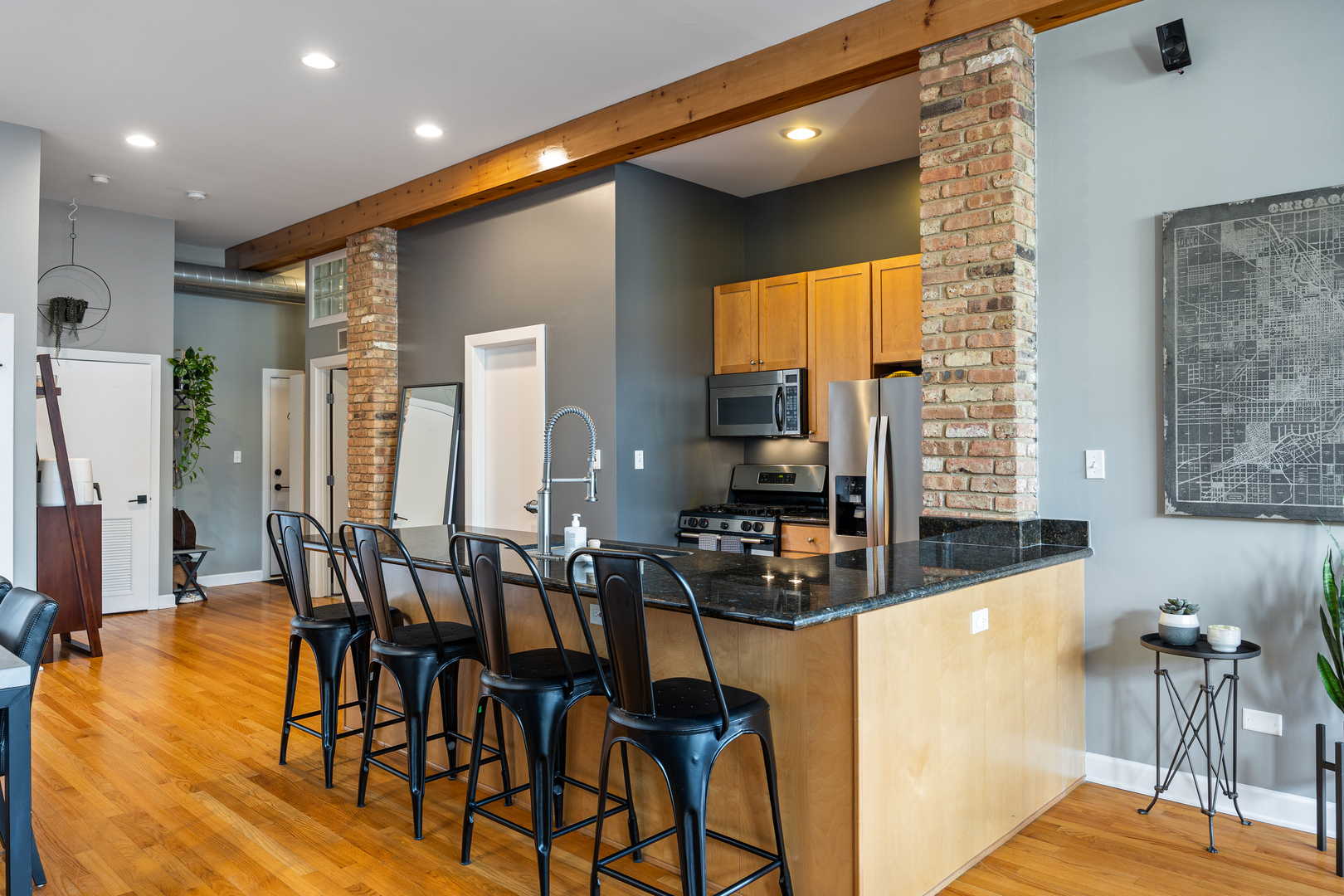 1740 W BELMONT Avenue Unit: 1R
