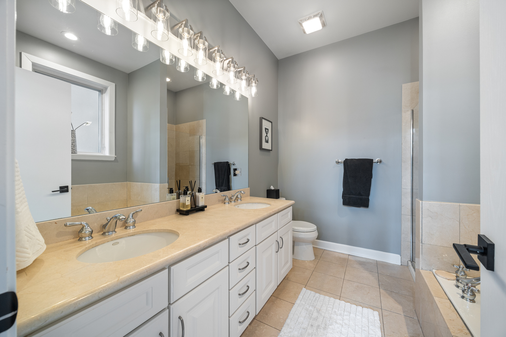1740 W BELMONT Avenue Unit: 1R