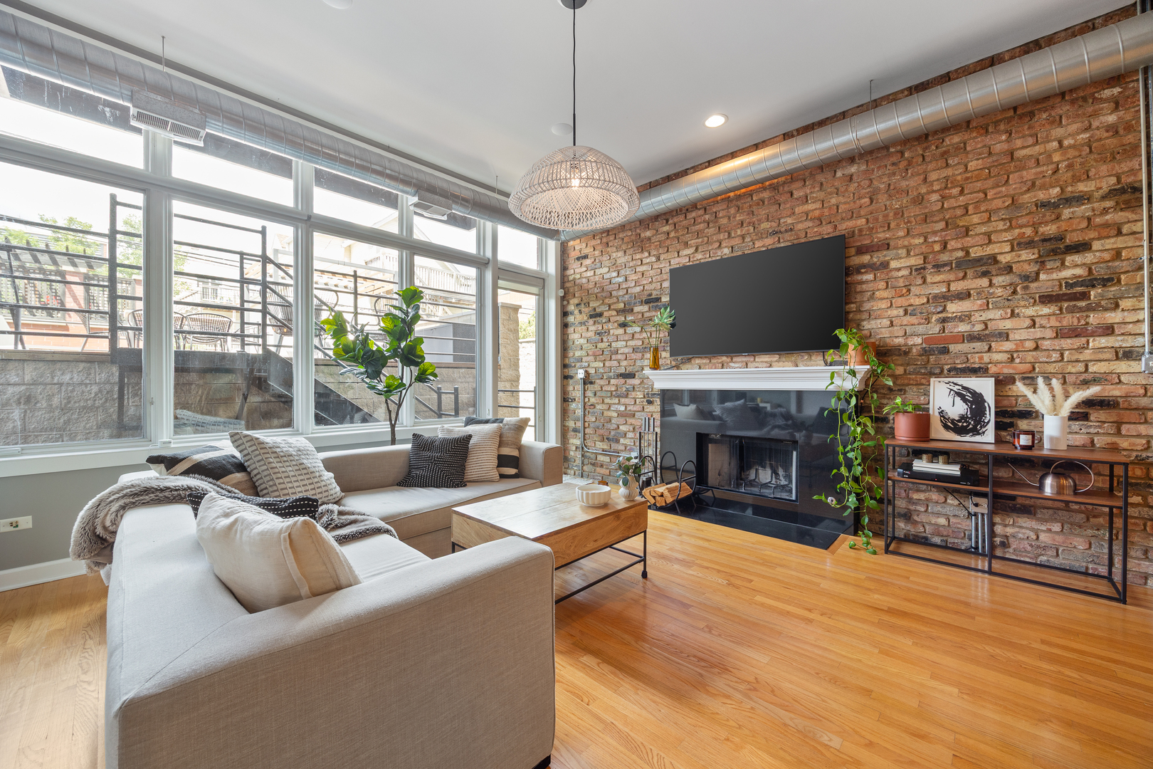 1740 W BELMONT Avenue Unit: 1R