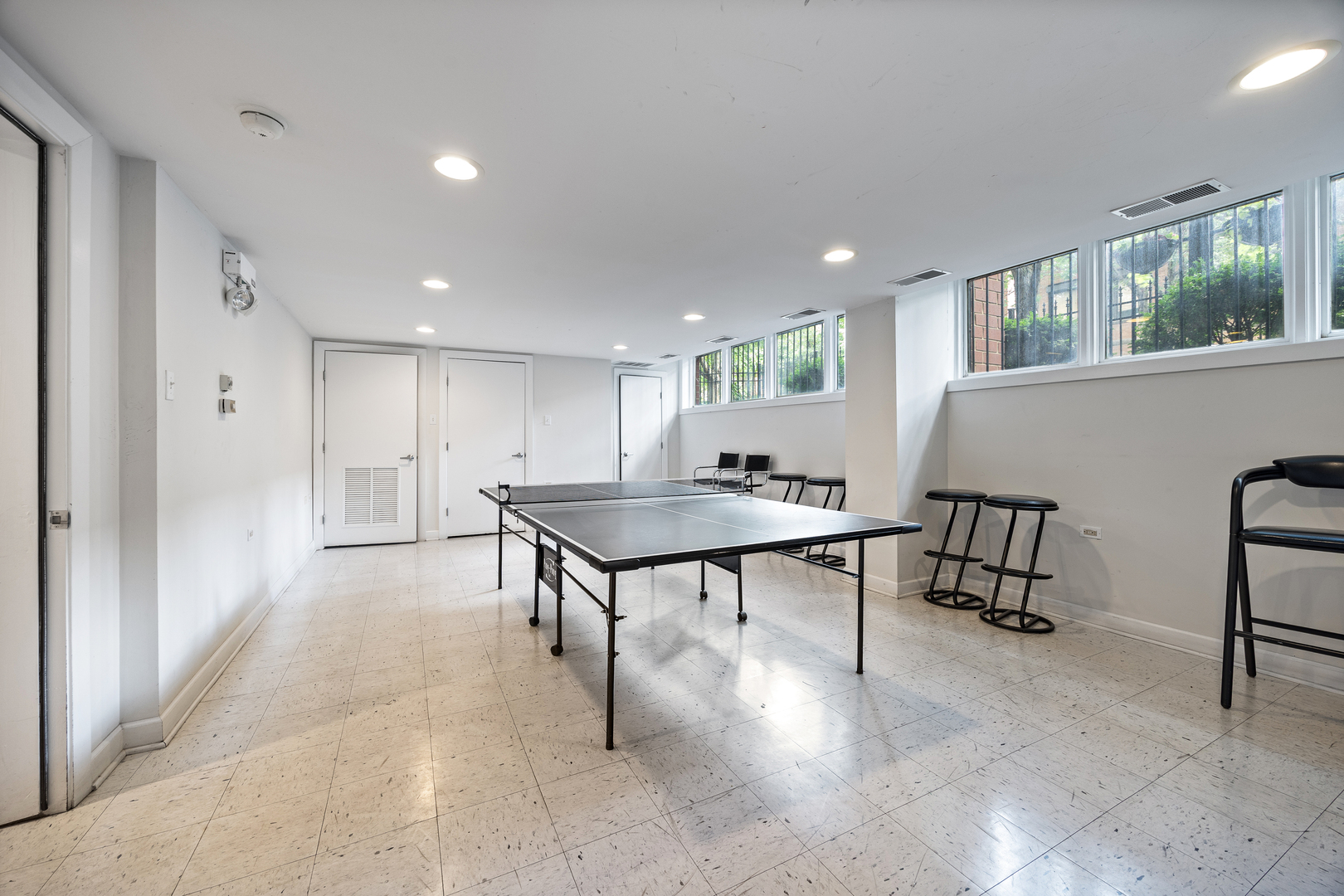1740 W BELMONT Avenue Unit: 1R