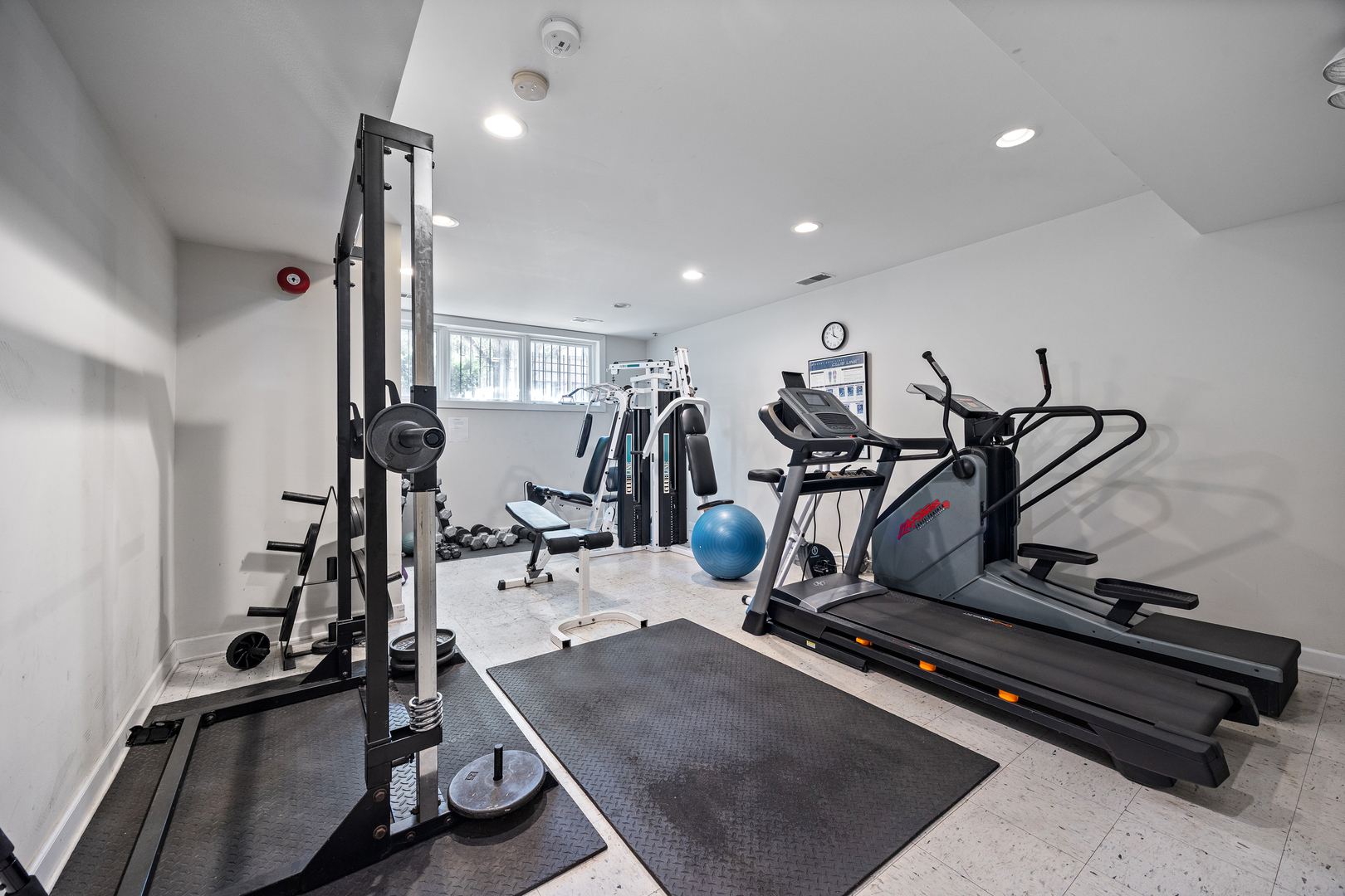 1740 W BELMONT Avenue Unit: 1R