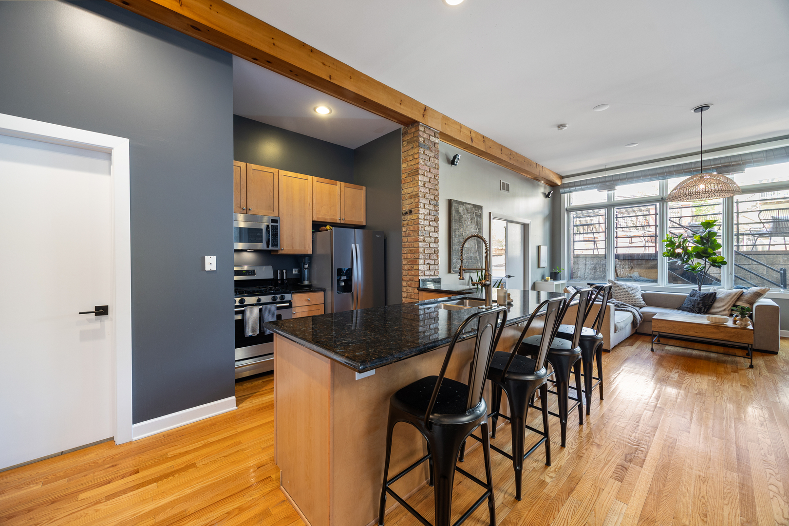 1740 W BELMONT Avenue Unit: 1R