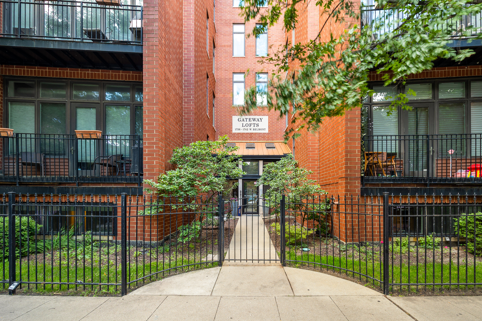 1740 W BELMONT Avenue Unit: 1R