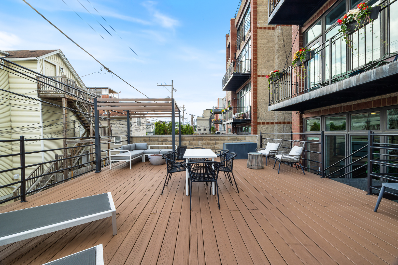 1740 W BELMONT Avenue Unit: 1R