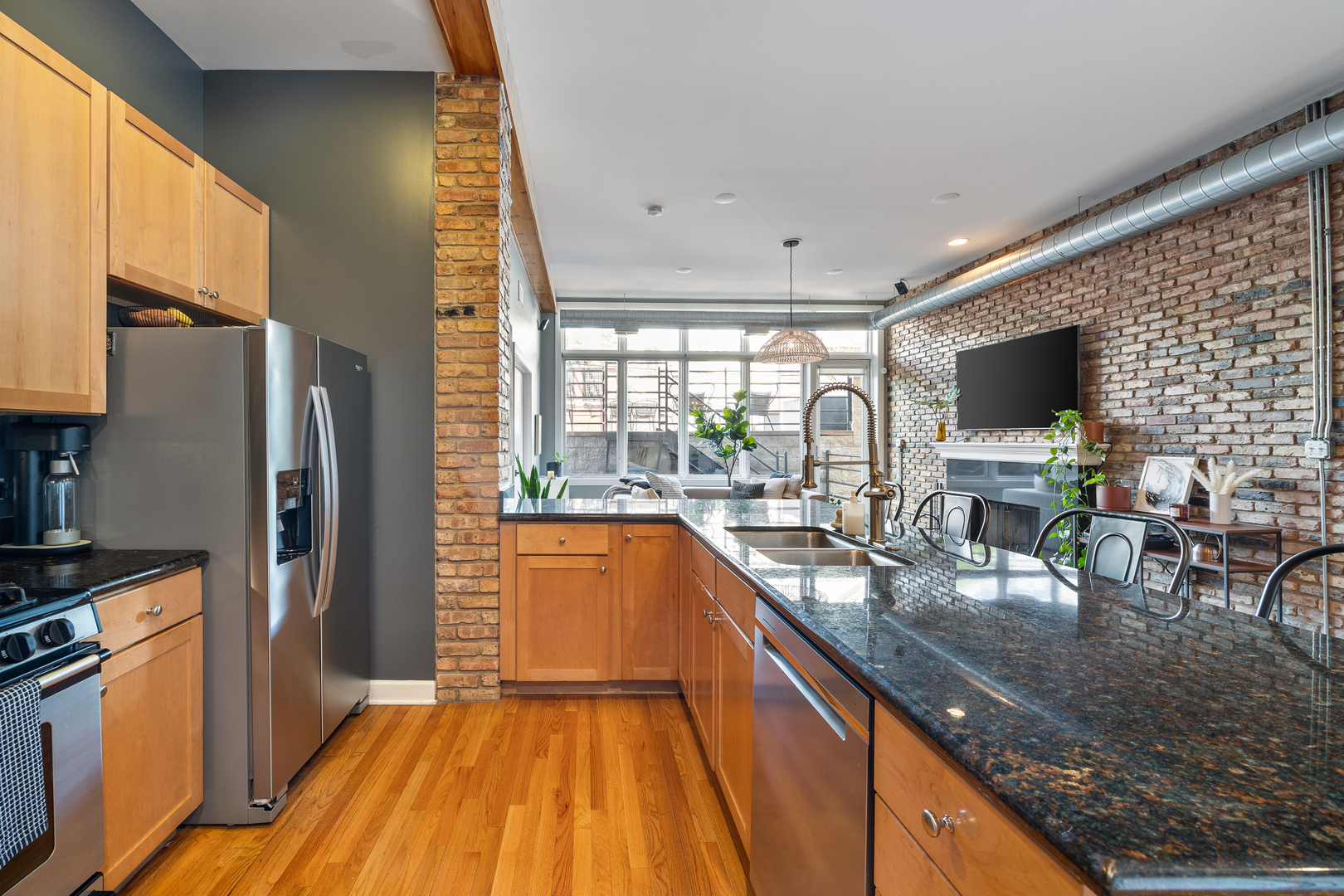 1740 W BELMONT Avenue Unit: 1R