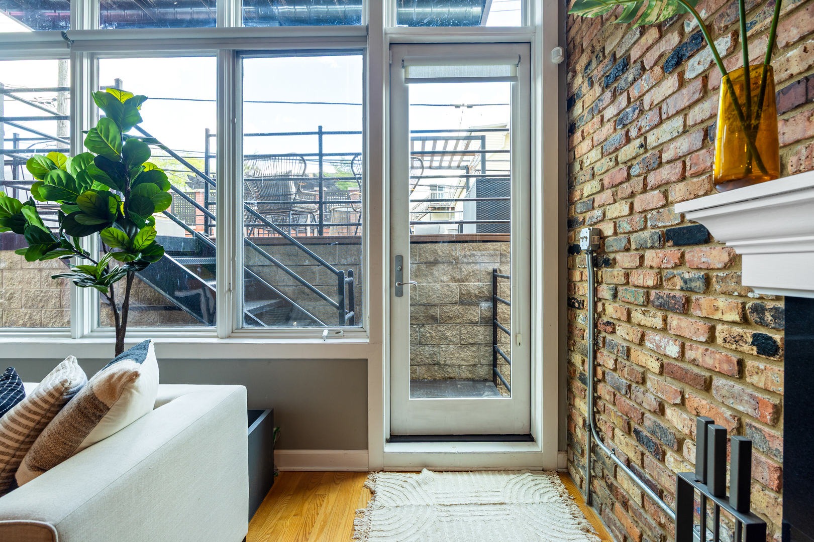 1740 W BELMONT Avenue Unit: 1R