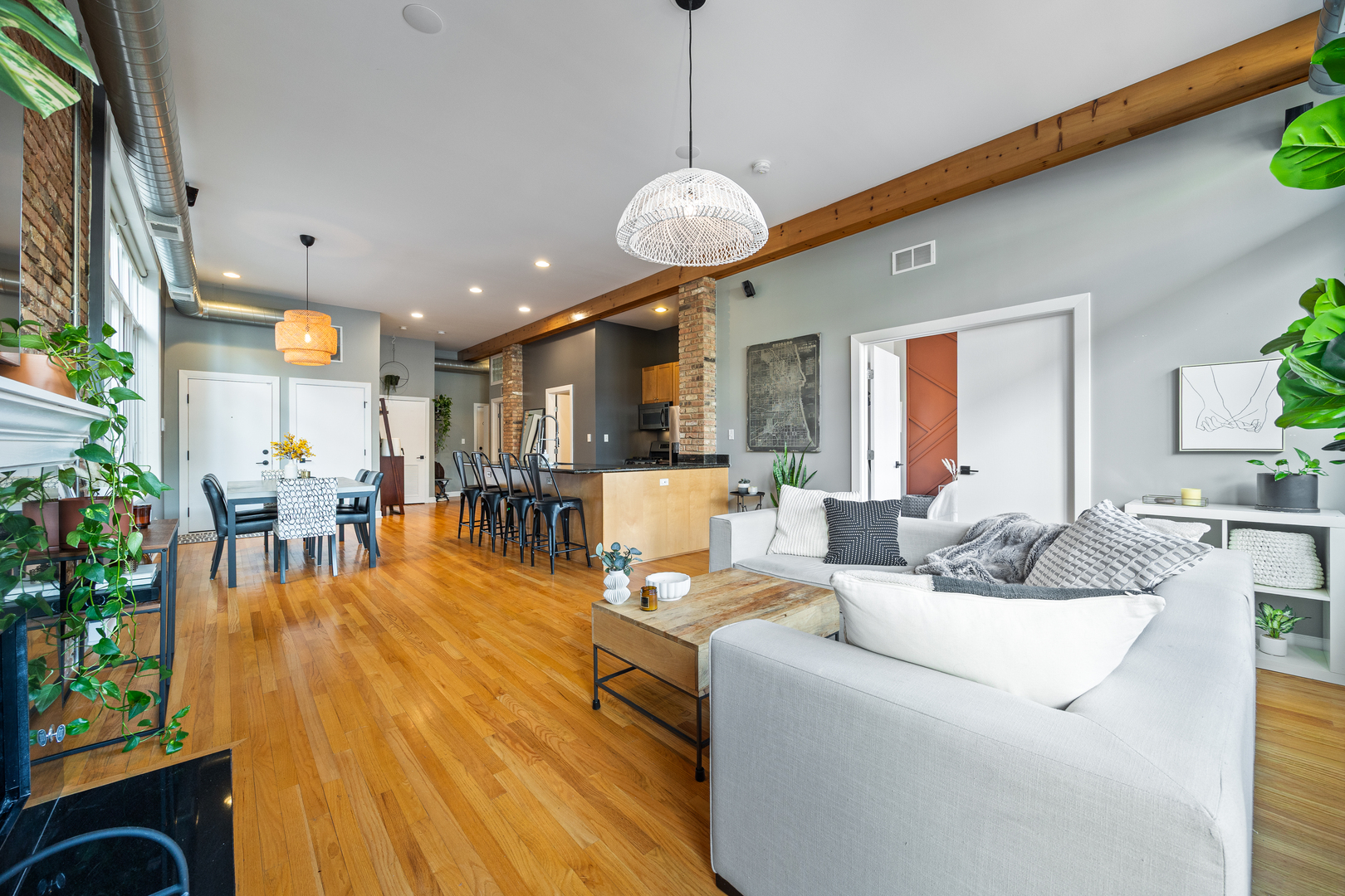 1740 W BELMONT Avenue Unit: 1R
