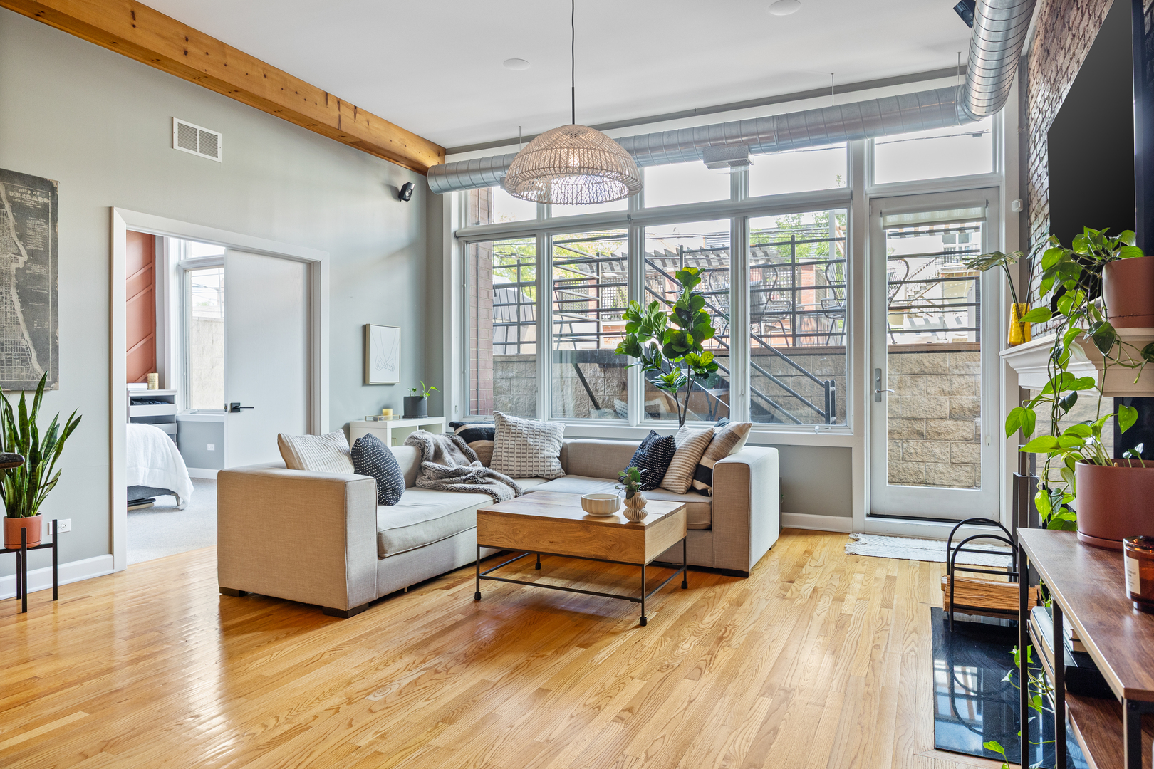 1740 W BELMONT Avenue Unit: 1R
