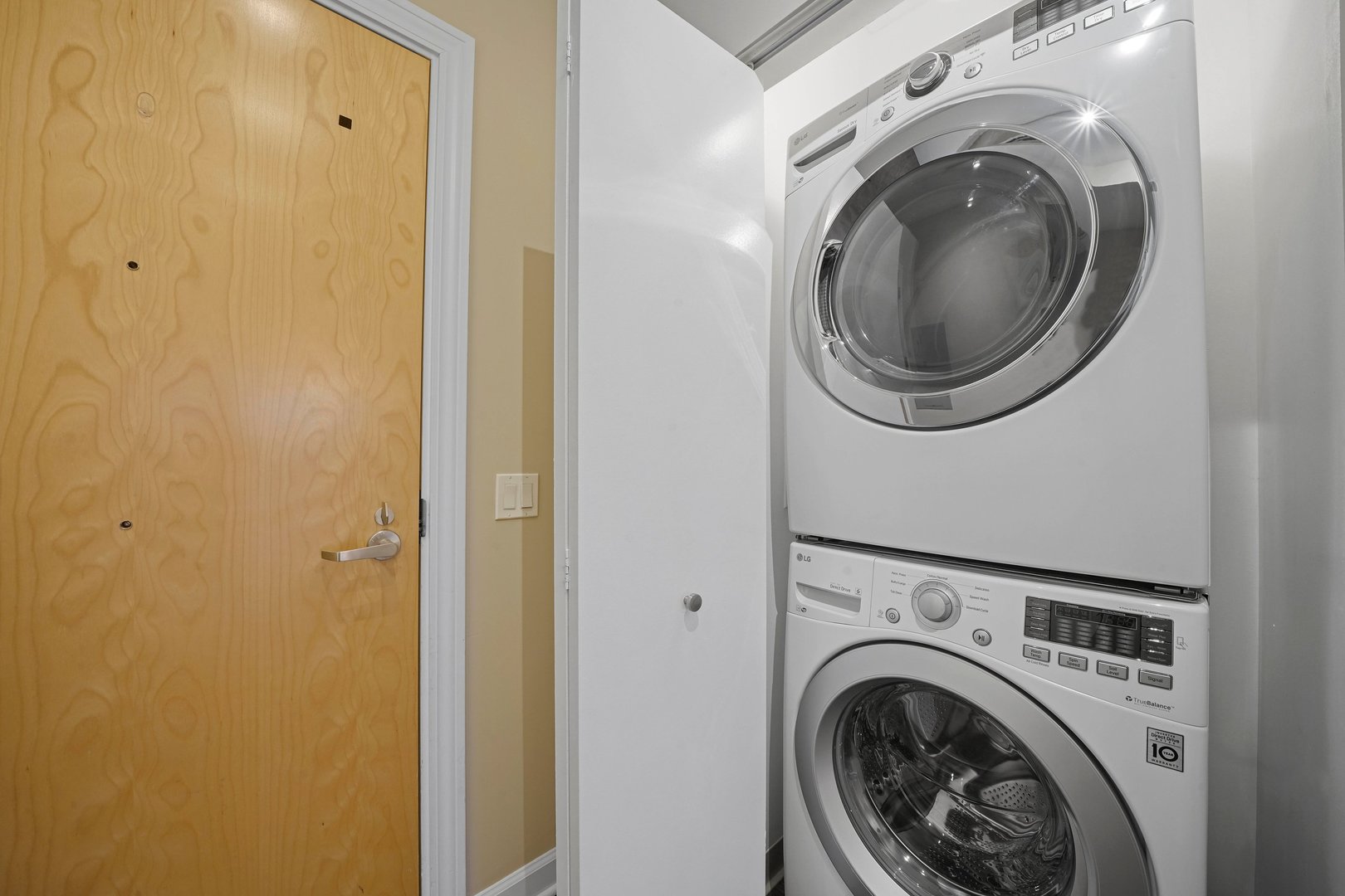 1629 S Prairie Avenue Unit: 809