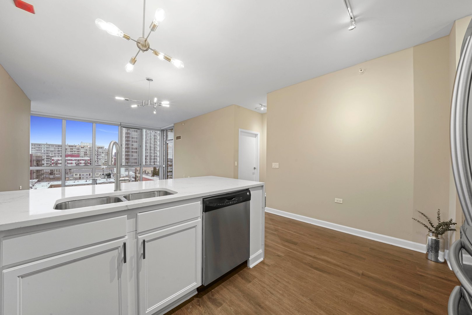 1629 S Prairie Avenue Unit: 809