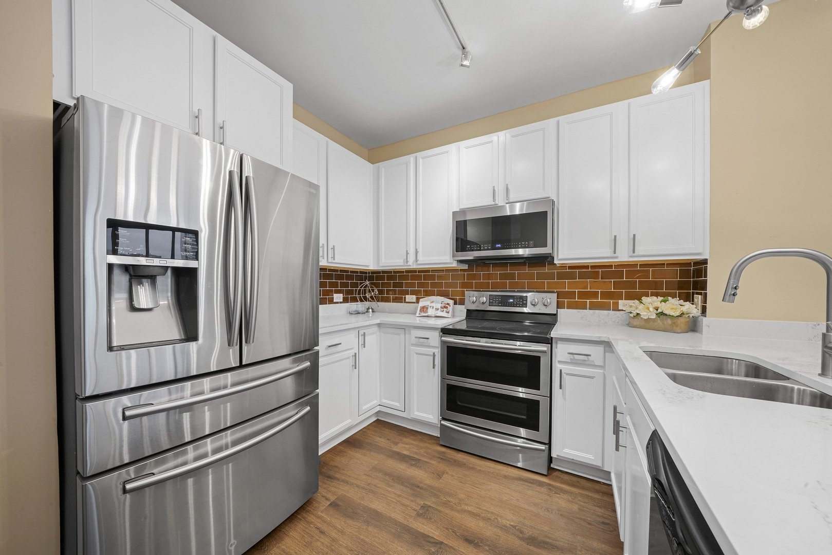 1629 S Prairie Avenue Unit: 809