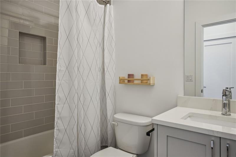 550 N Highland Avenue NE Unit 4