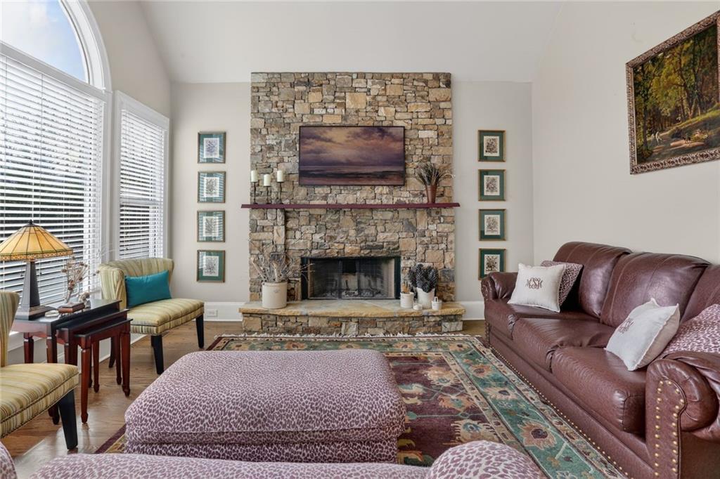 7435 Kingfisher Lane