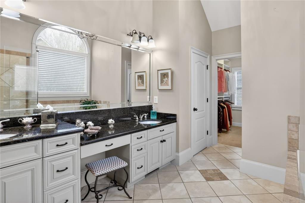 7435 Kingfisher Lane