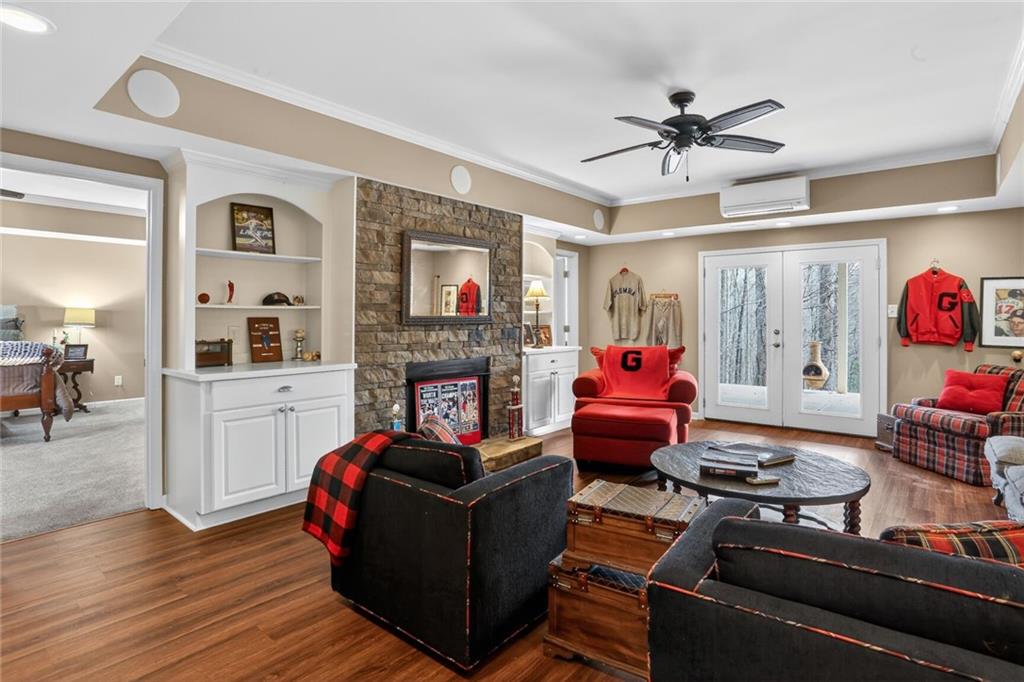 7435 Kingfisher Lane