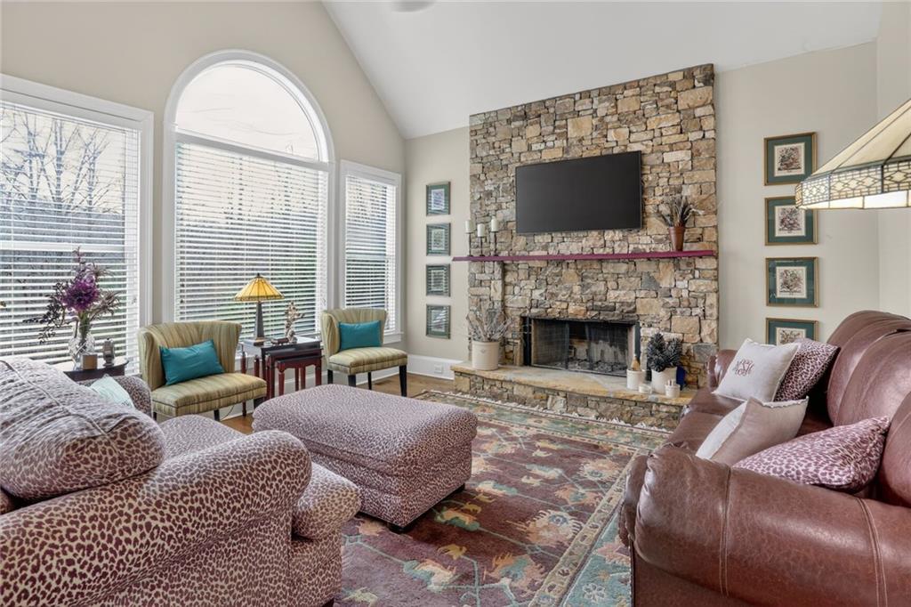 7435 Kingfisher Lane