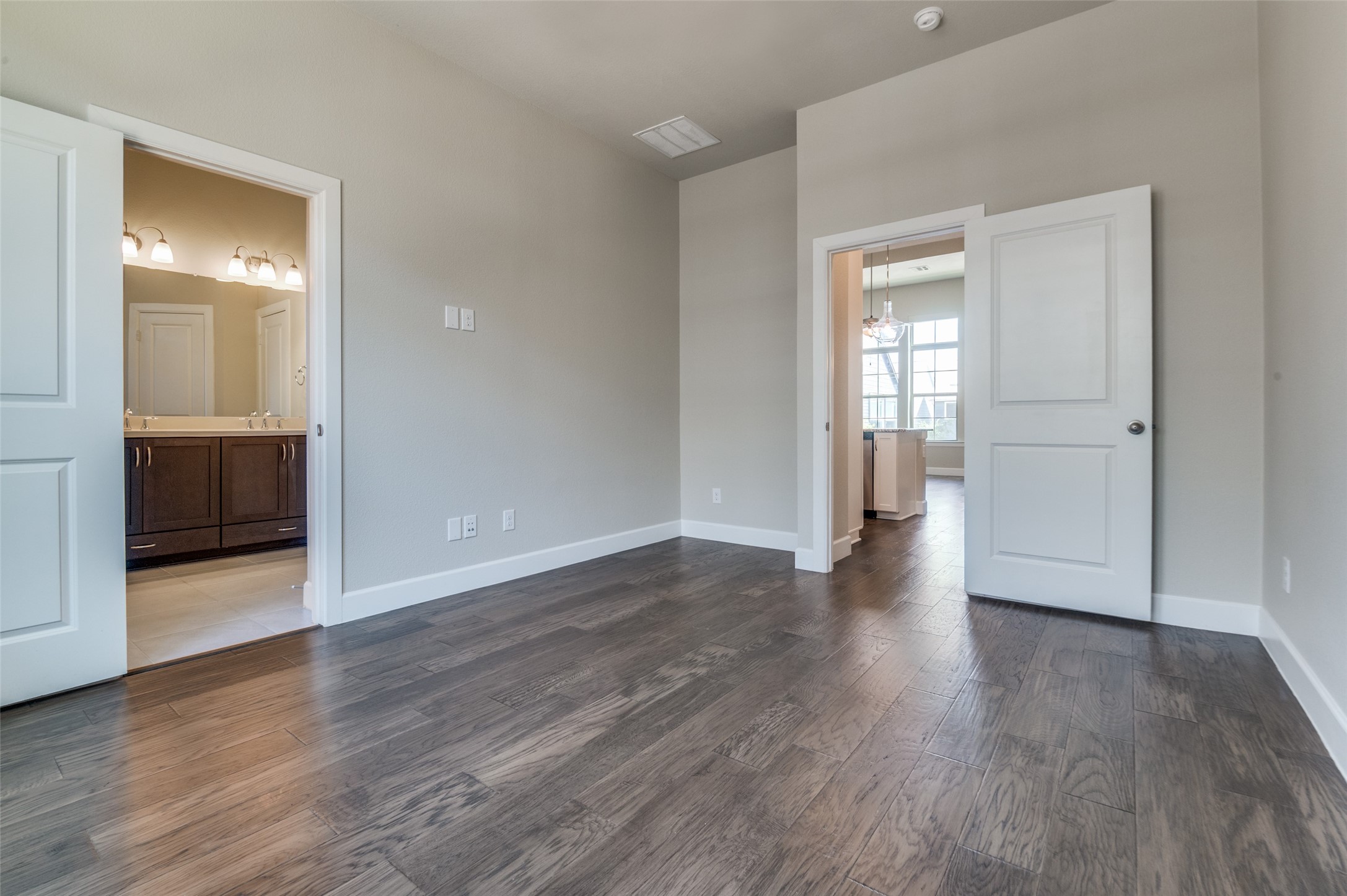 1044 Manacor Lane