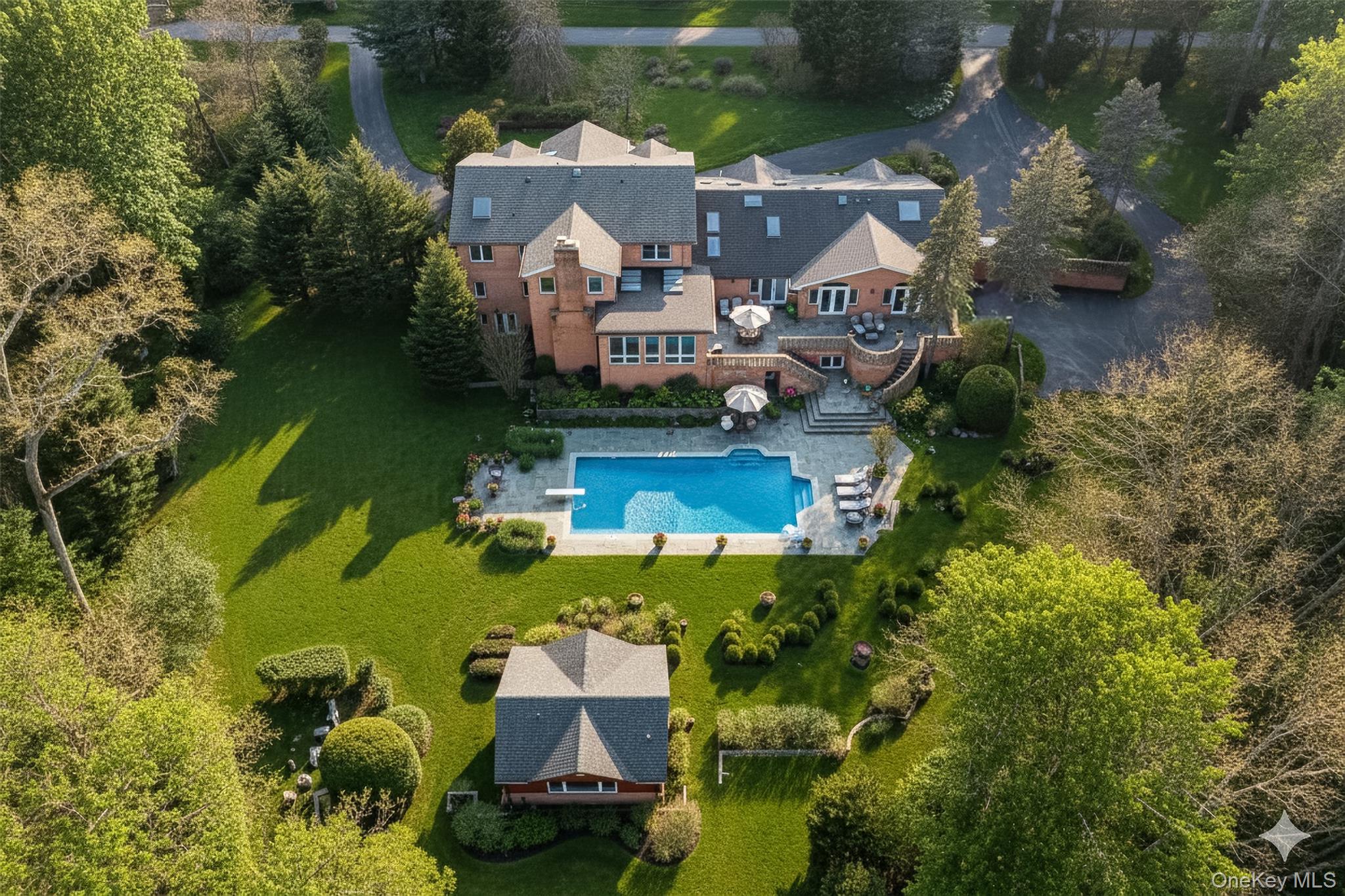 8 Brookville Lane Lane