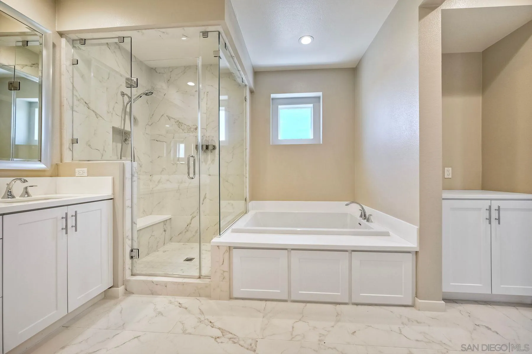 16242 Camden Cir