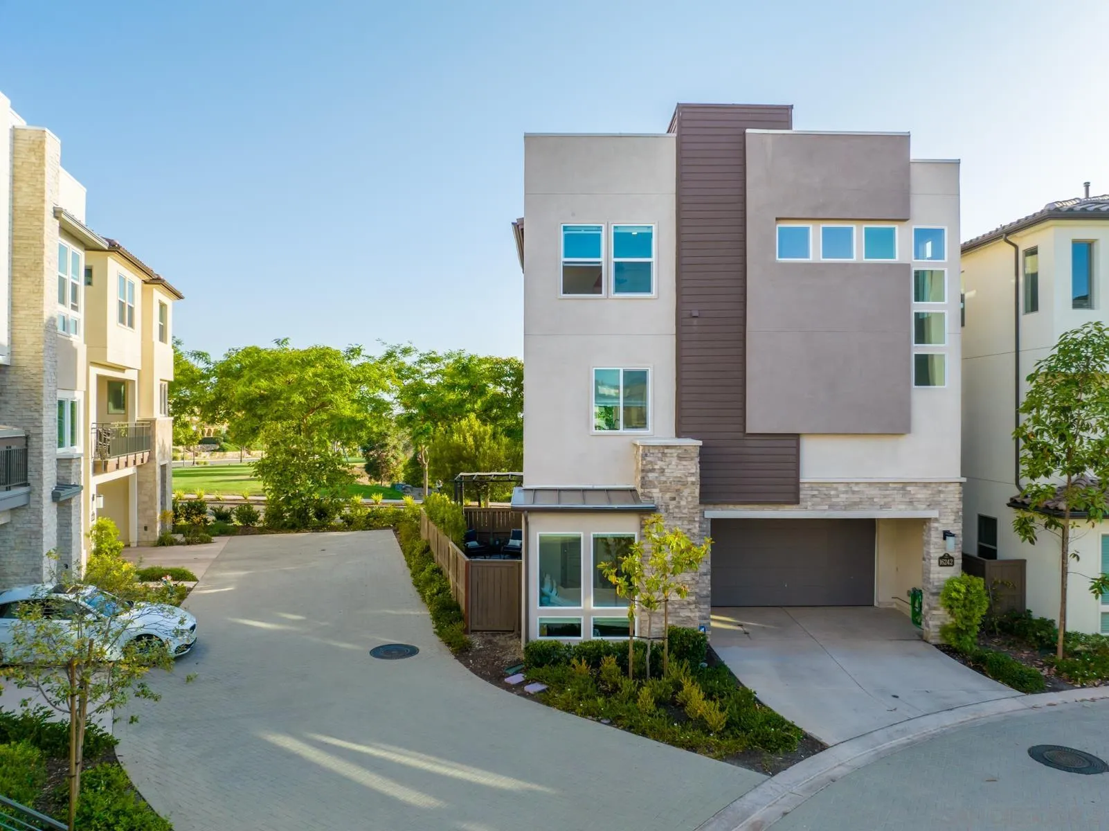 16242 Camden Cir
