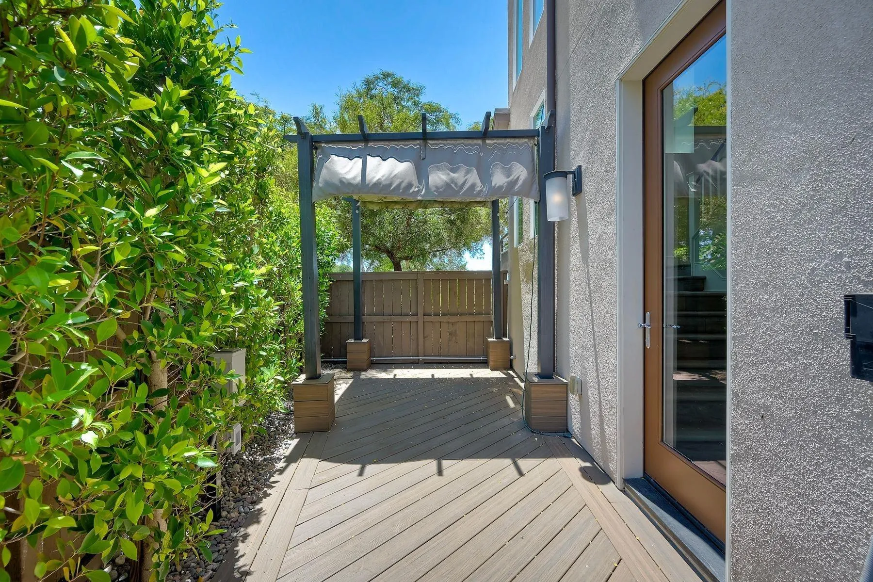 16242 Camden Cir