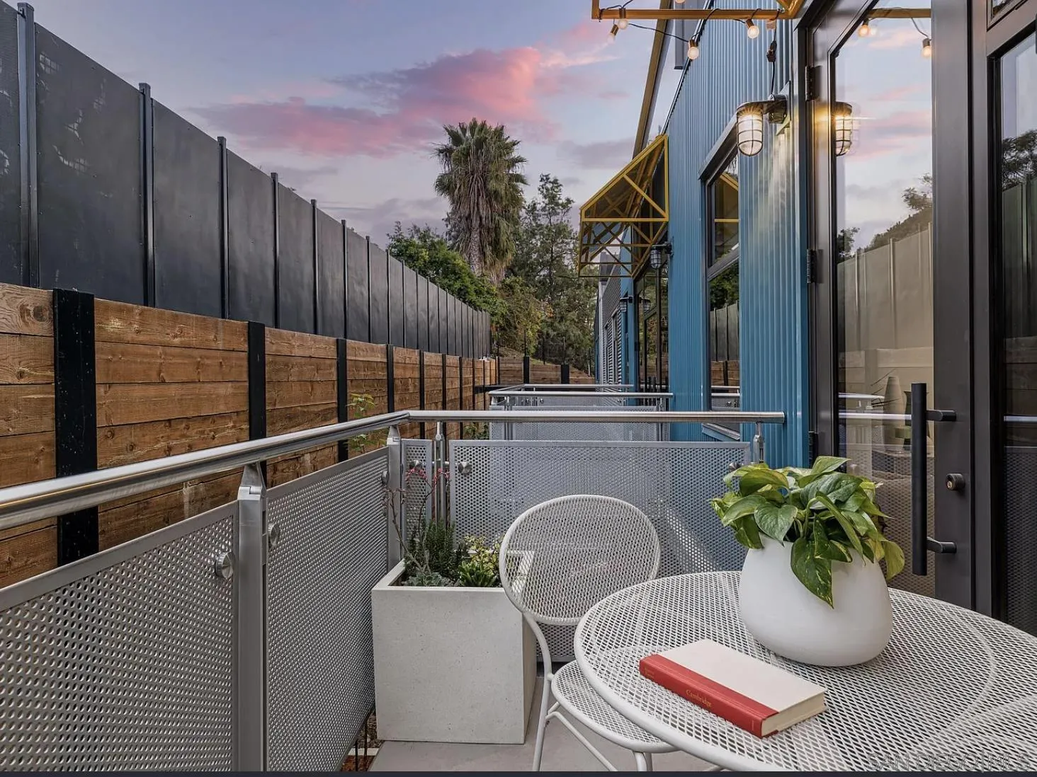 330 S Cedros Ave Unit Apt 7