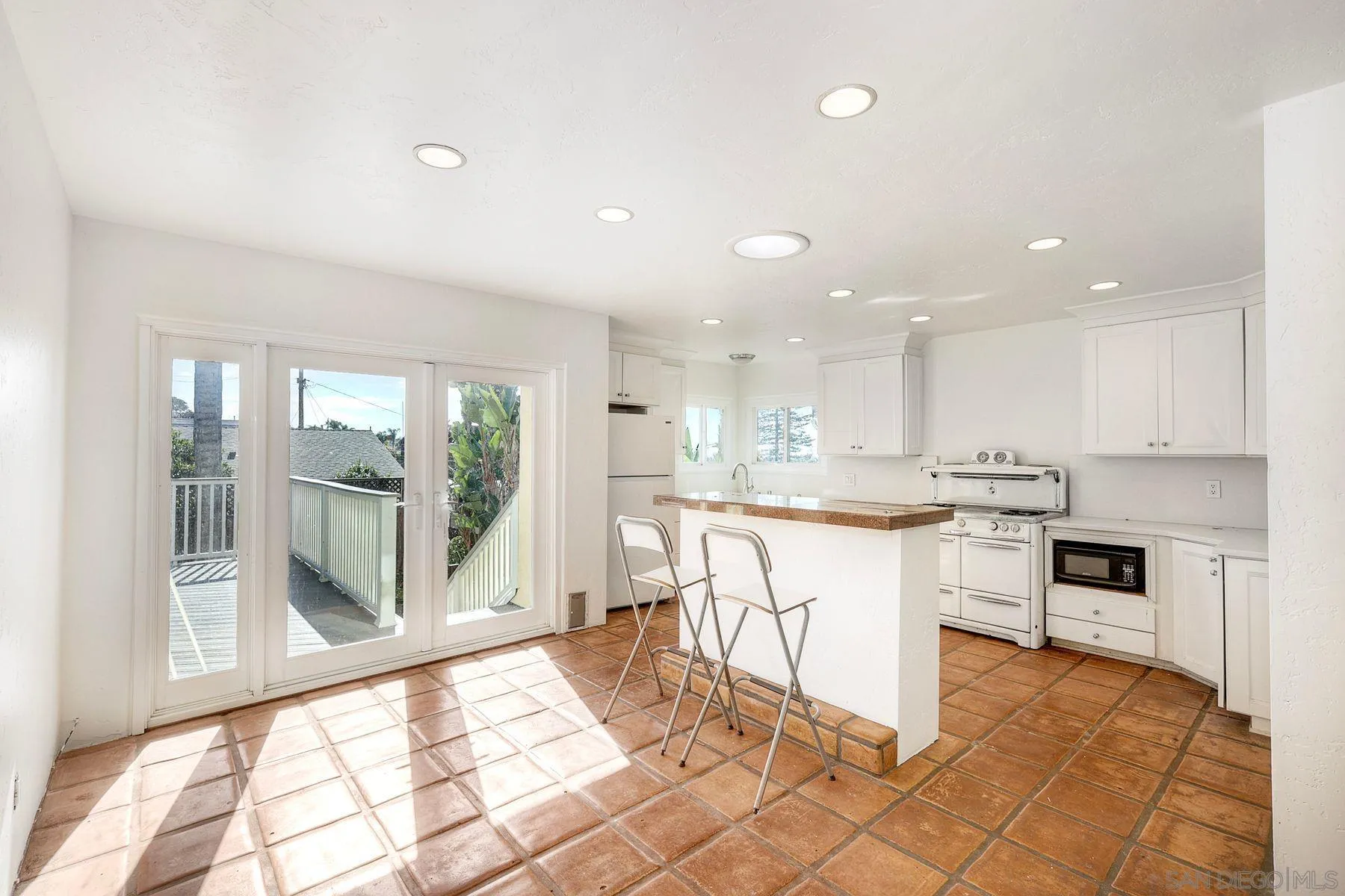 4643 Narragansett Ave