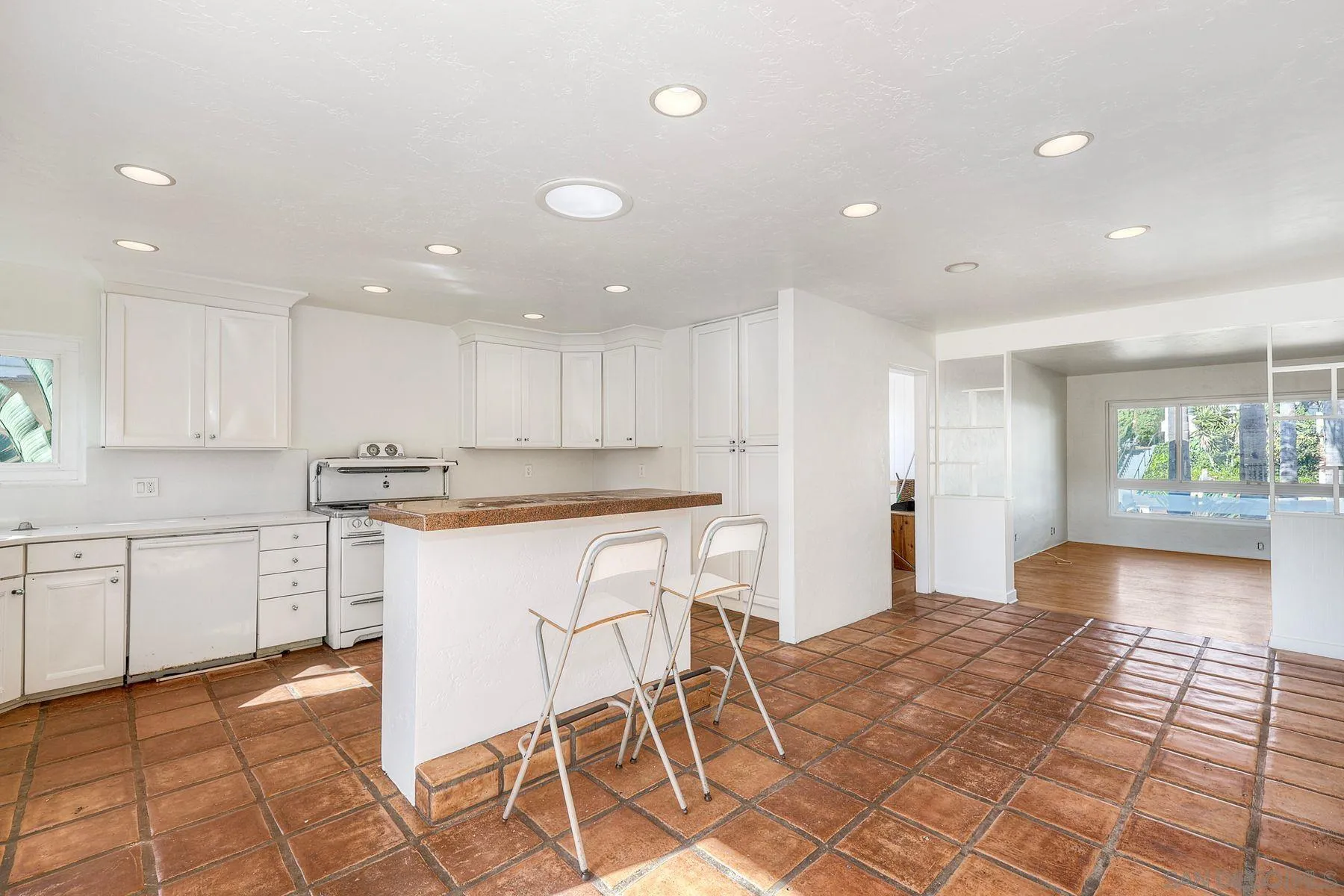 4643 Narragansett Ave